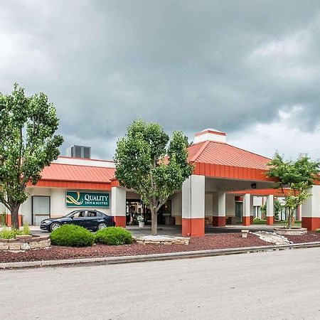 Quality Inn & Suites Kansas City I-435N Near Sports Complex Экстерьер фото