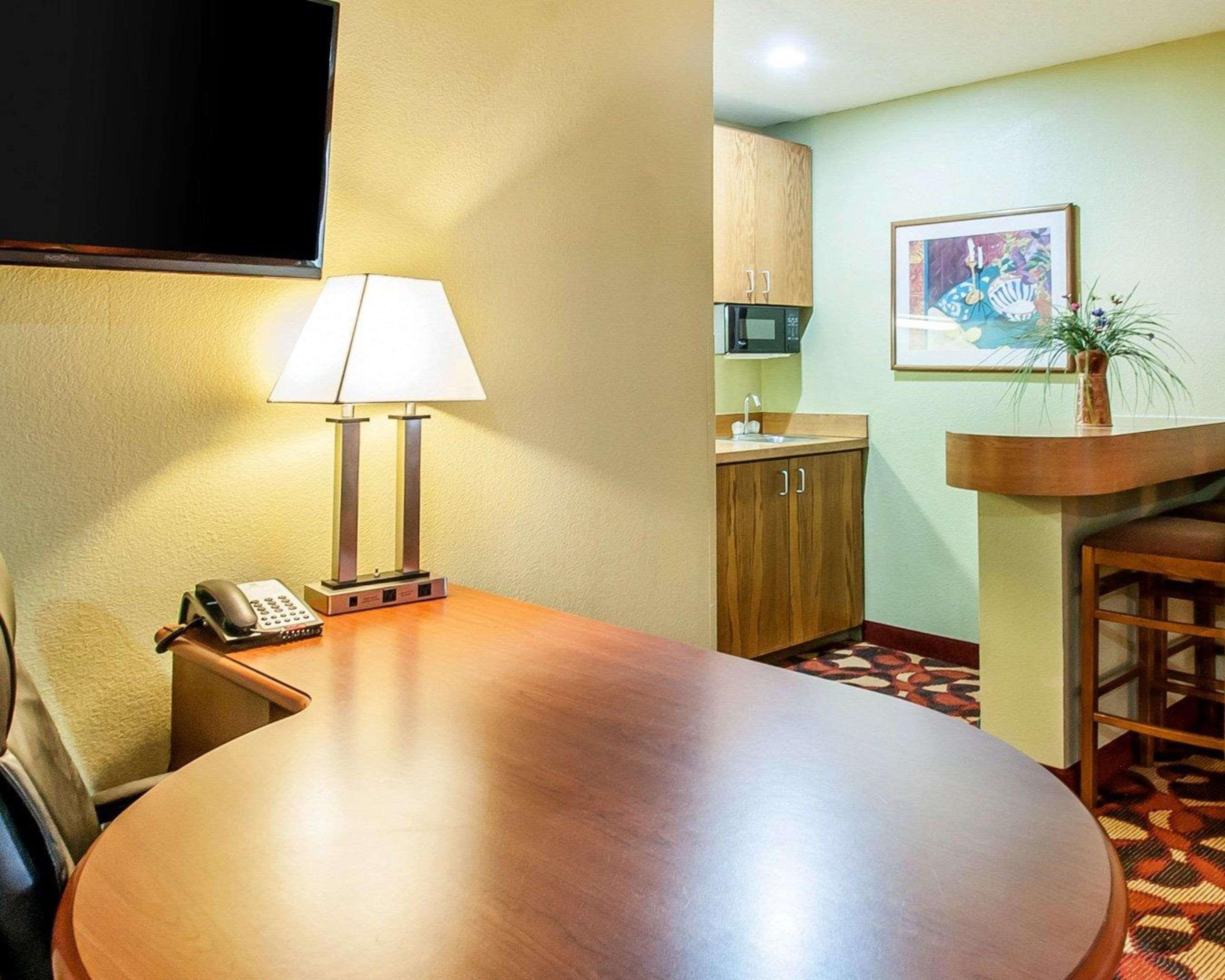 Quality Inn & Suites Kansas City I-435N Near Sports Complex Экстерьер фото
