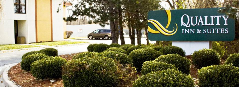 Quality Inn & Suites Kansas City I-435N Near Sports Complex Экстерьер фото