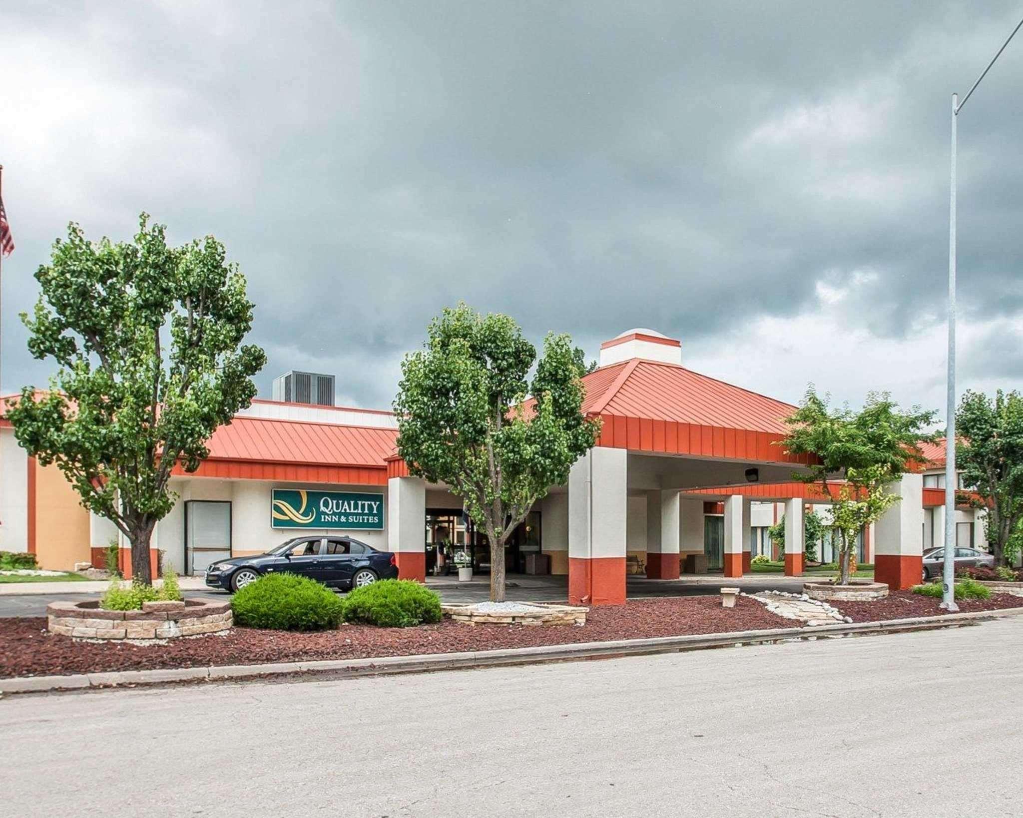 Quality Inn & Suites Kansas City I-435N Near Sports Complex Экстерьер фото