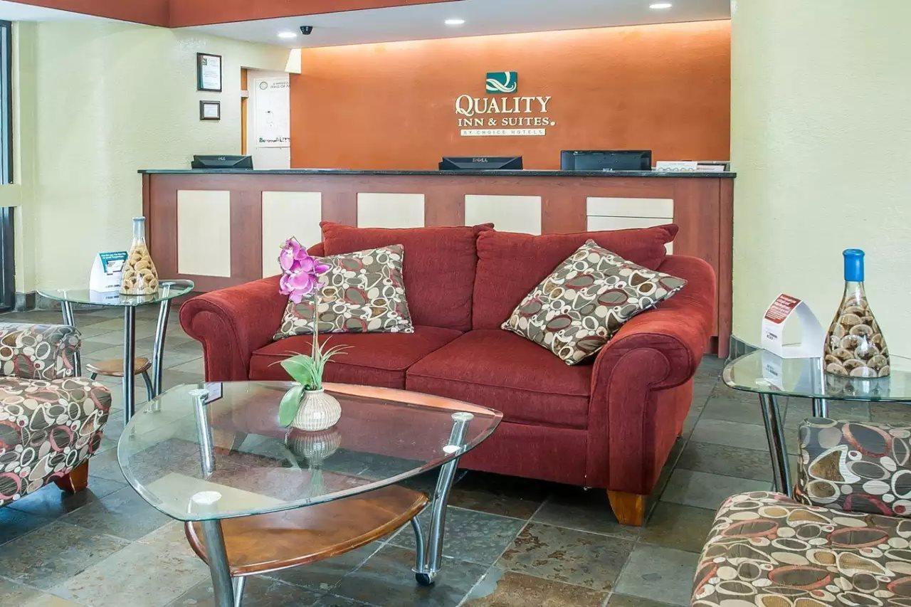 Quality Inn & Suites Kansas City I-435N Near Sports Complex Экстерьер фото
