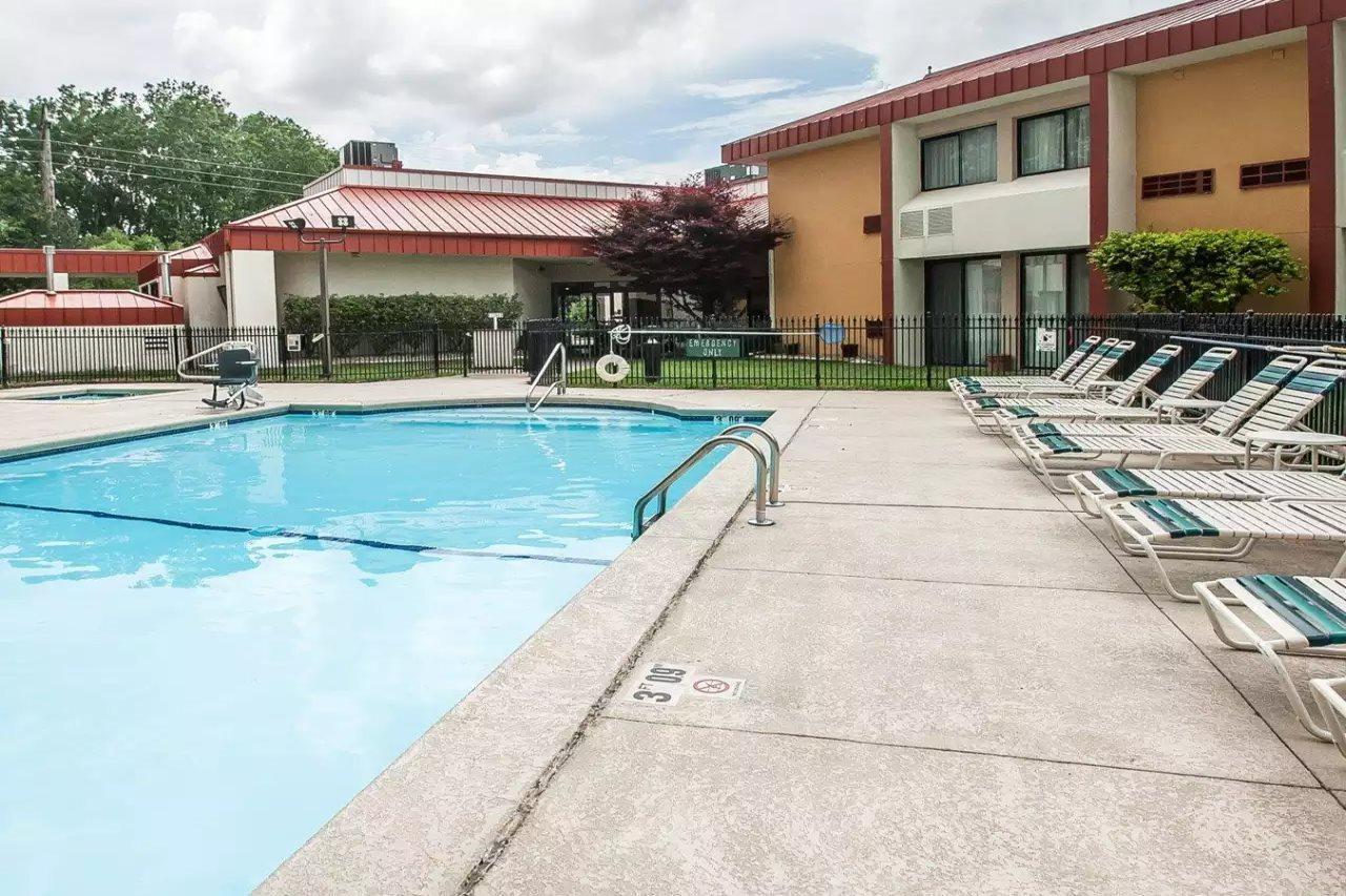 Quality Inn & Suites Kansas City I-435N Near Sports Complex Экстерьер фото