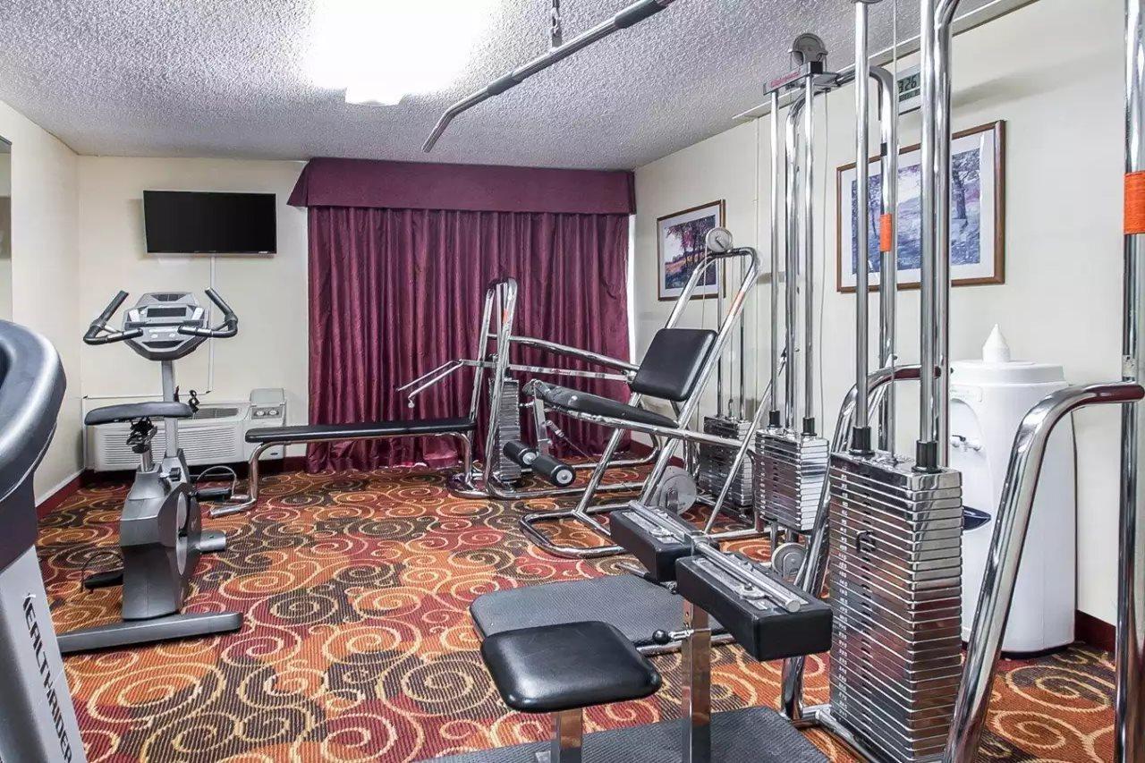 Quality Inn & Suites Kansas City I-435N Near Sports Complex Экстерьер фото