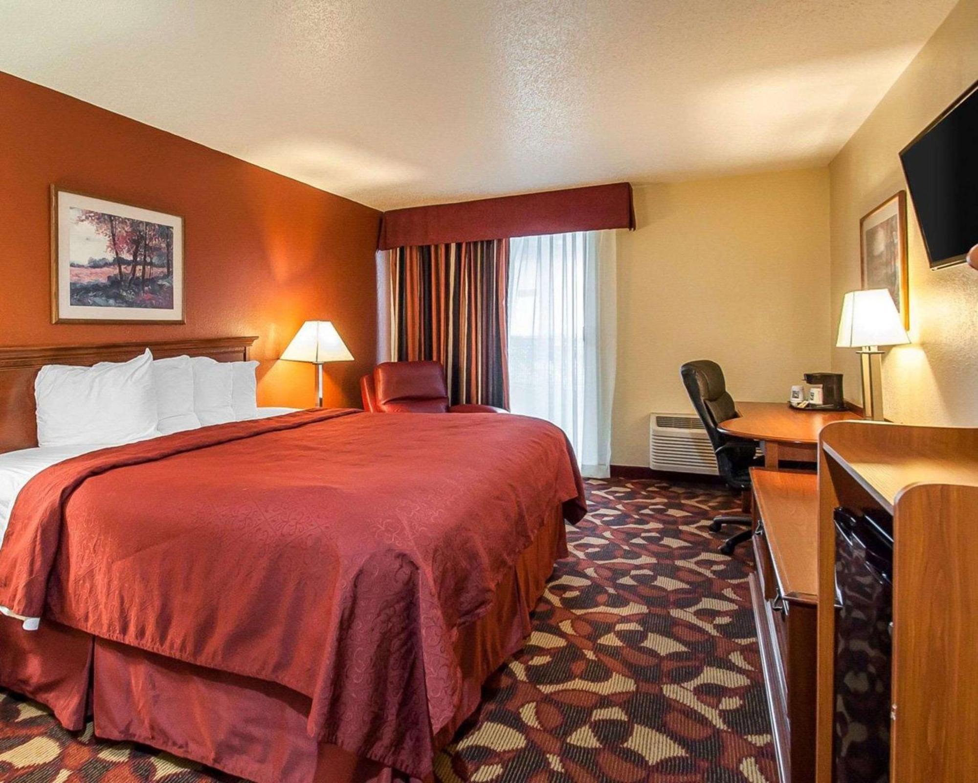 Quality Inn & Suites Kansas City I-435N Near Sports Complex Экстерьер фото