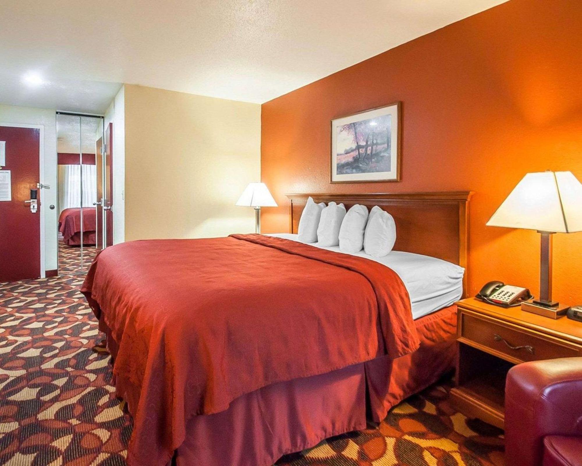 Quality Inn & Suites Kansas City I-435N Near Sports Complex Экстерьер фото